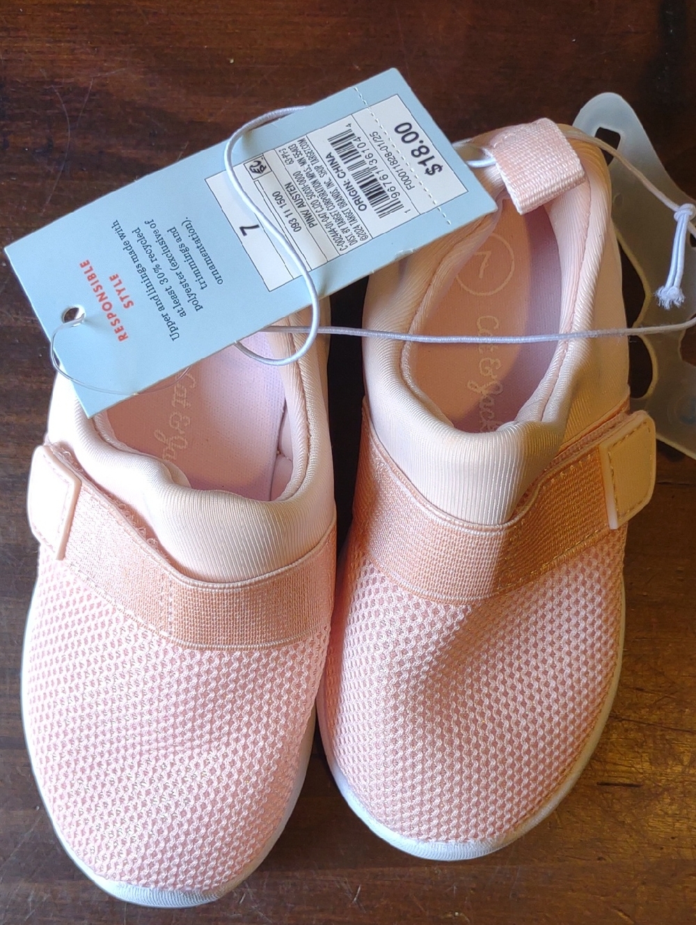 Kids Slip-On Athletic Shoes in Light Pink